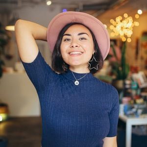 Meet your Posher, Chloe